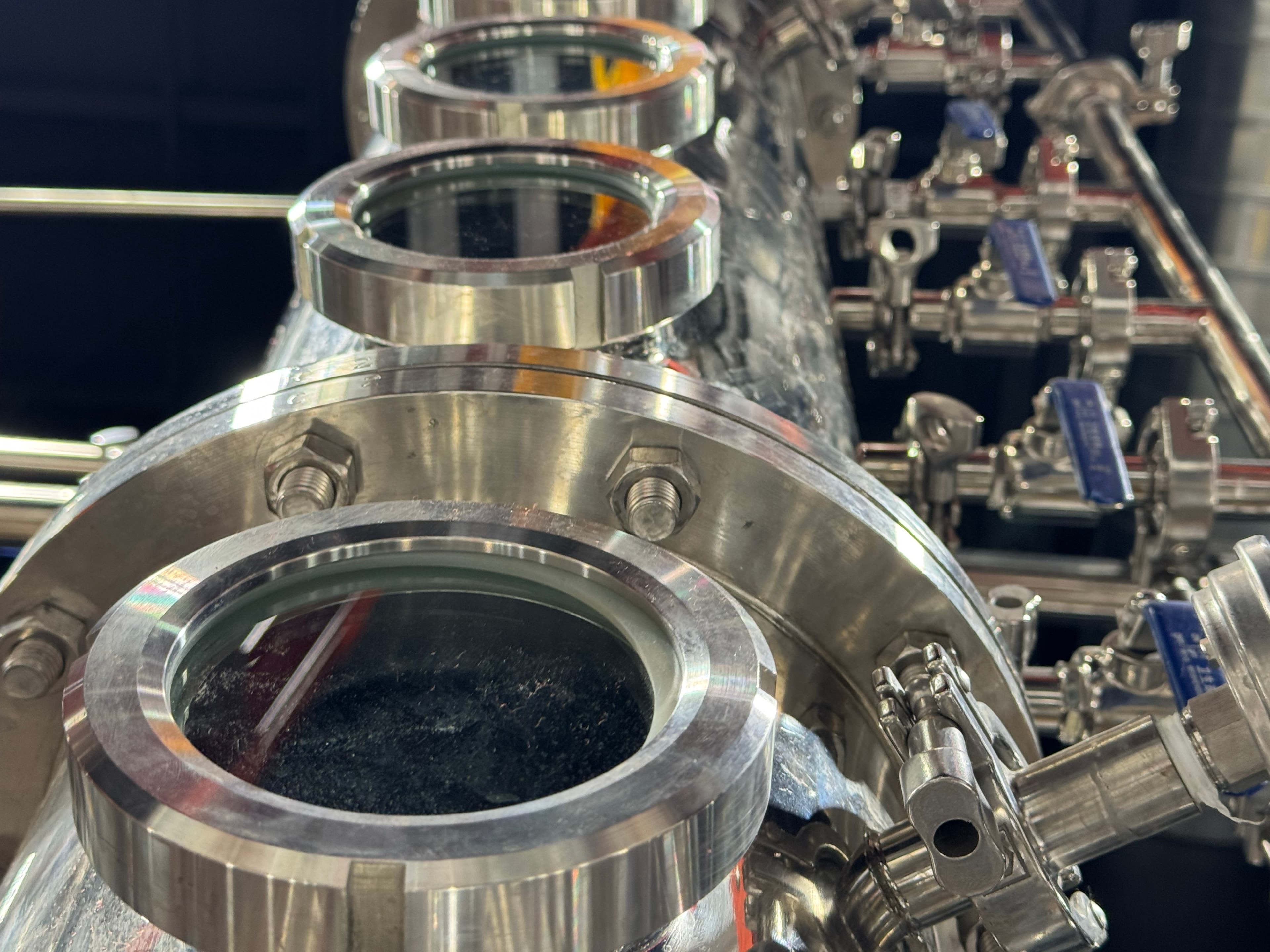 Stainless steel sight glasses on the distillation column